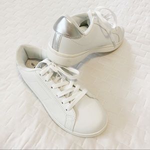 Time and Tru classic sneakers